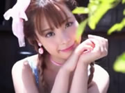 فتاة يابانية جميلة Kana Momonogi