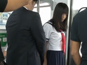 اليابان الحلو الطالب على متن القطار