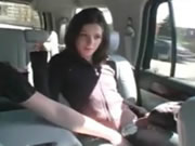 فتاة يحصل مارس الجنس في الجزء الخلفي من سيارة