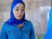 صغيرة في سن المراهقة المسلمين استغل من قبل اثنين من متعهدي النقل